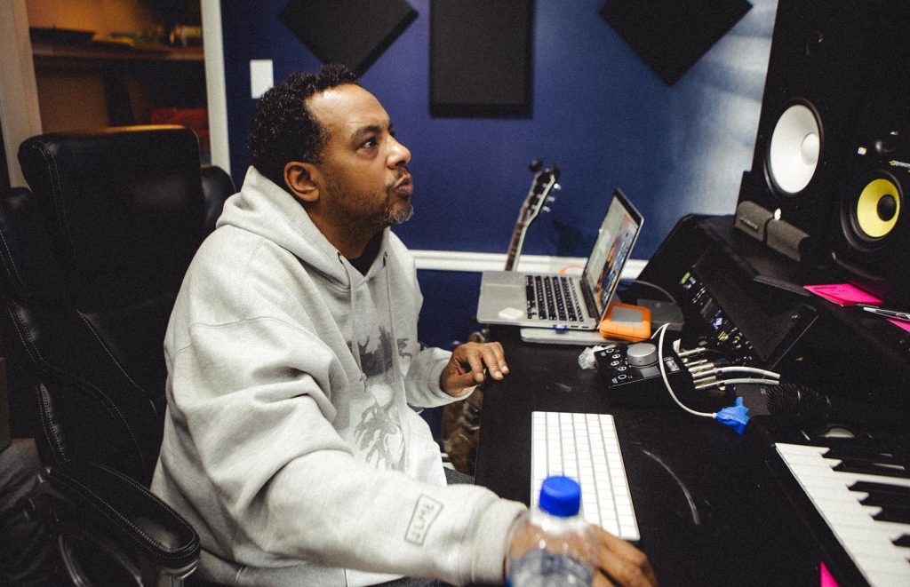 Monstalung in the studio.